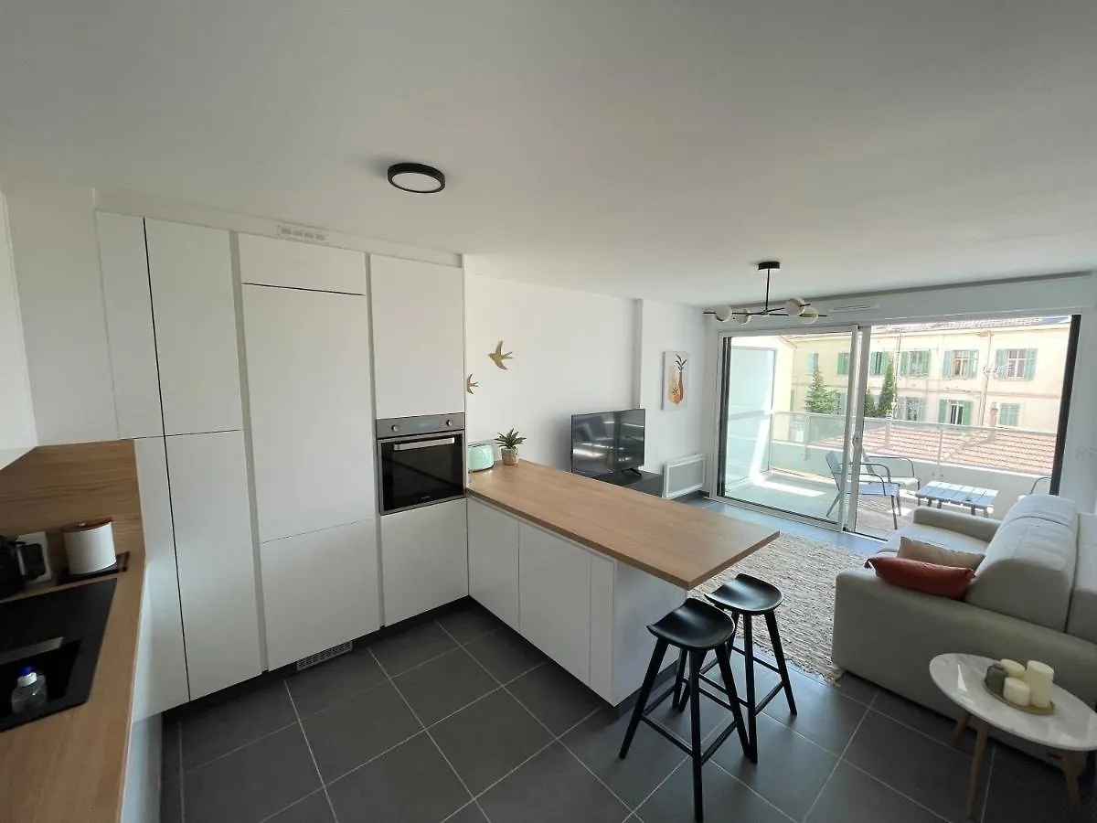 Cannes, Appartement Avec Parking+Terrasse, Croisette A Pied! Cannes